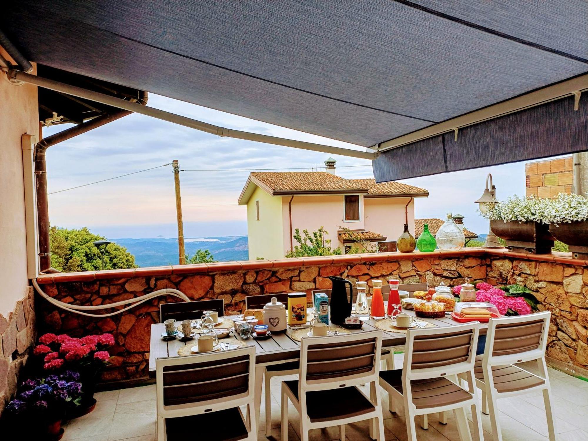 Monti E Mare Bed & Breakfast Lanusei Exterior photo